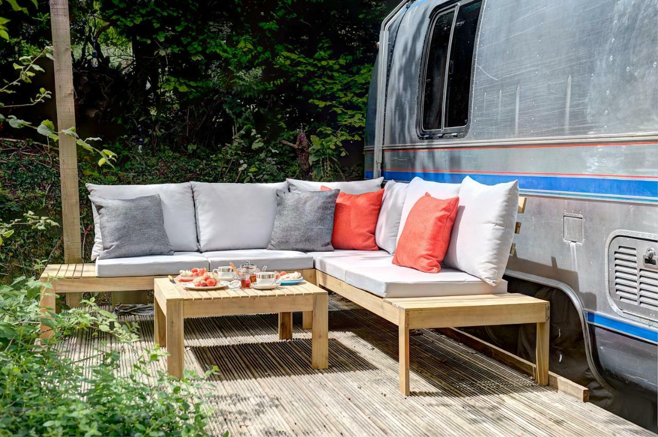 Glamping 1970 American Airstream Motorhome Ponsanooth Eksteriør billede