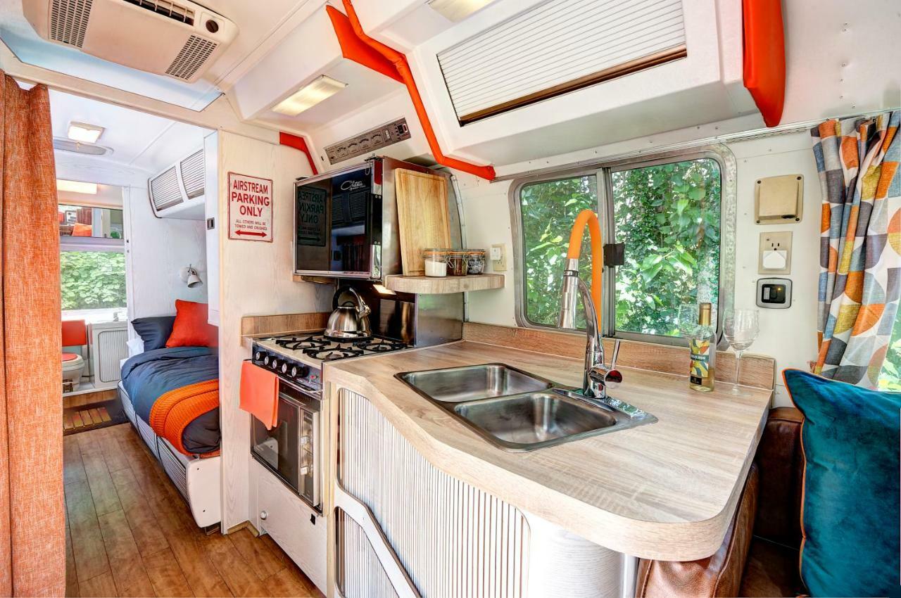Glamping 1970 American Airstream Motorhome Ponsanooth Eksteriør billede