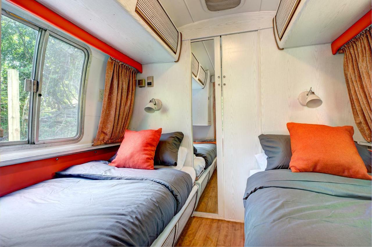 Glamping 1970 American Airstream Motorhome Ponsanooth Eksteriør billede