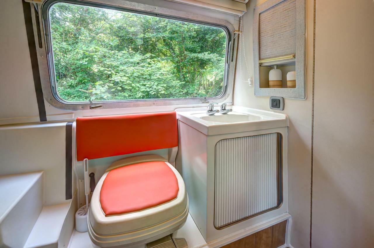 Glamping 1970 American Airstream Motorhome Ponsanooth Eksteriør billede