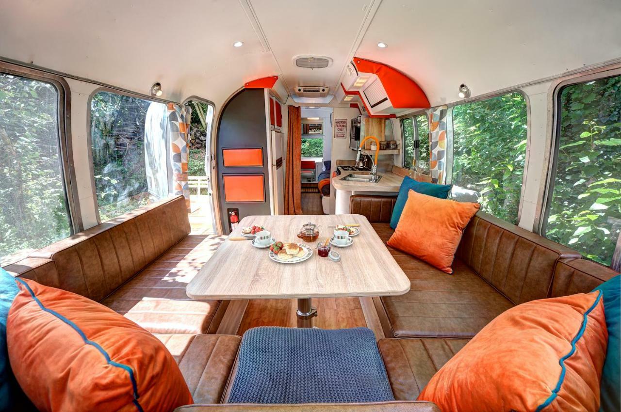 Glamping 1970 American Airstream Motorhome Ponsanooth Eksteriør billede