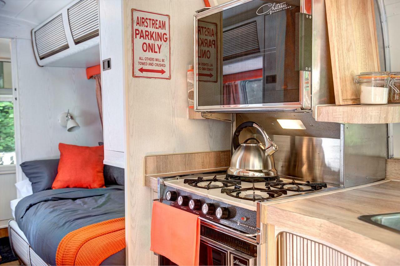Glamping 1970 American Airstream Motorhome Ponsanooth Eksteriør billede