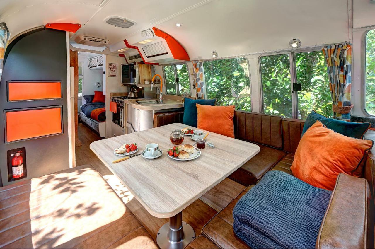 Glamping 1970 American Airstream Motorhome Ponsanooth Eksteriør billede