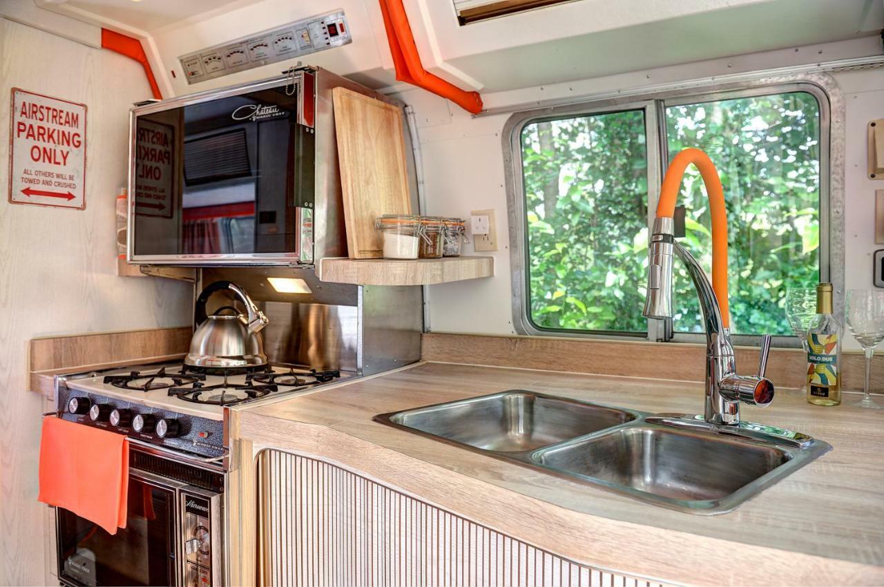 Glamping 1970 American Airstream Motorhome Ponsanooth Eksteriør billede