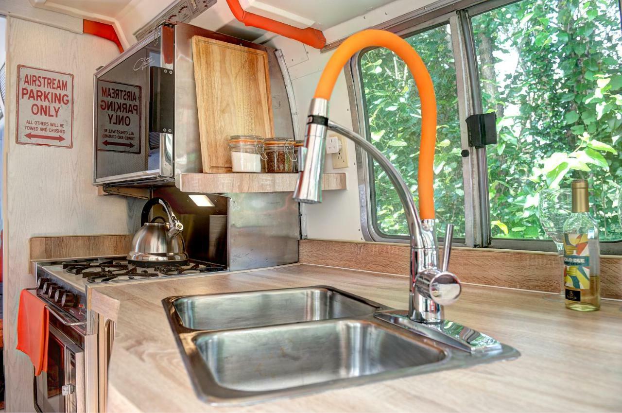 Glamping 1970 American Airstream Motorhome Ponsanooth Eksteriør billede
