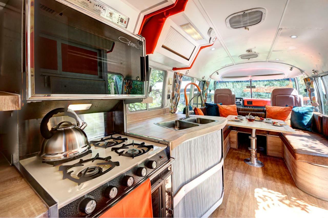 Glamping 1970 American Airstream Motorhome Ponsanooth Eksteriør billede